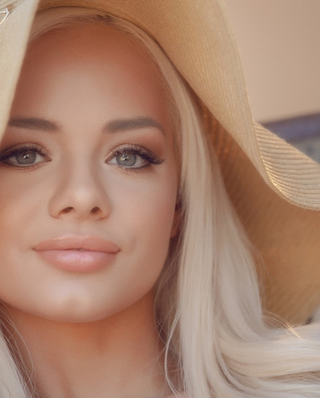 Summer Breeze In The Nude