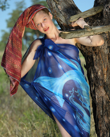 Nicole Climbs A Tree Naked