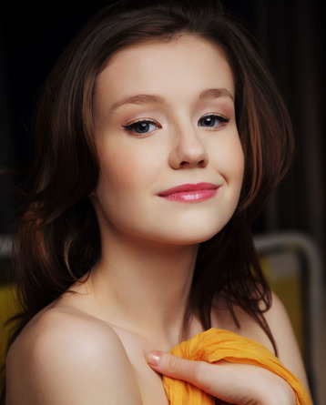 Gorgeous Emily Bloom
