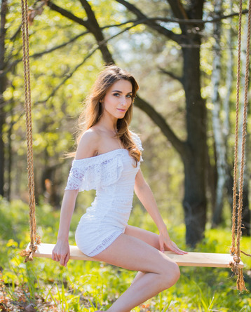 Stunning Ukrainian brunette Cara Mell
