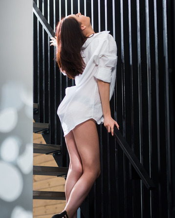 Sexy Sade Mare looks exceptionally