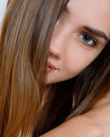 Sexy brunette Georgia immediately makes it clear that she’s feeling horny