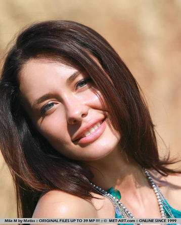 Mila Exposed Her Perfect Tits Outdoors