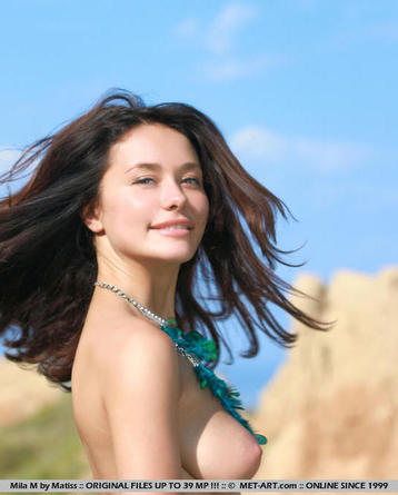 Mila Exposed Her Perfect Tits Outdoors