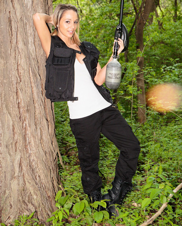 Nikki Sims Paintball Session