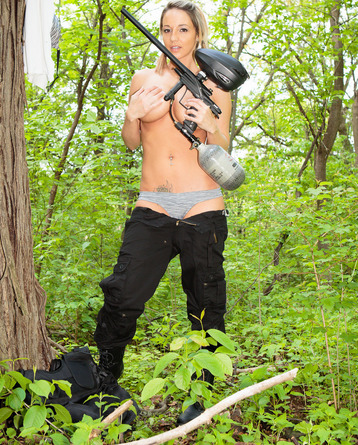 Nikki Sims Paintball Session