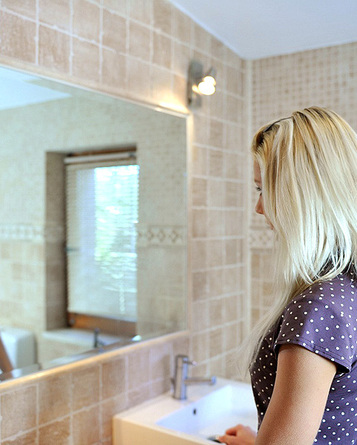 Anneli Is Ready For Hot Shower