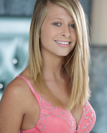 Beautiful Blonde Lauren 